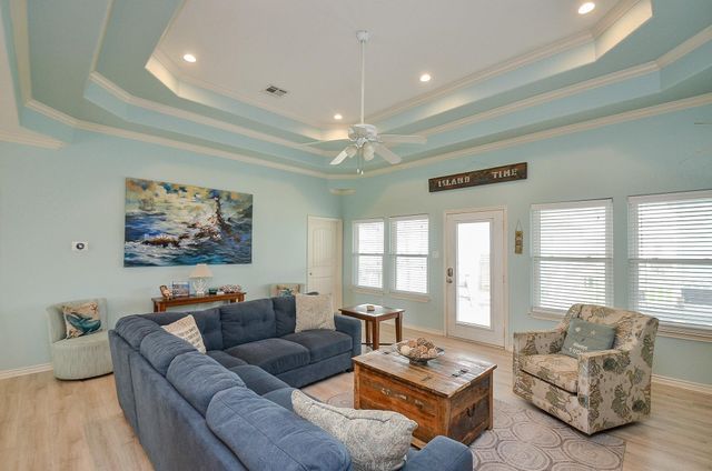 3346 Pirates Cove, Crystal Beach, TX 77650