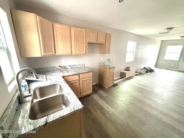 4003 Grand Ave, Louisville, KY 40211