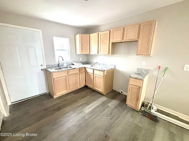 4003 Grand Ave, Louisville, KY 40211