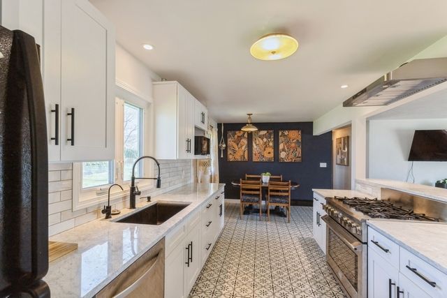 1225 3rd Street W, Milan, IL 61264