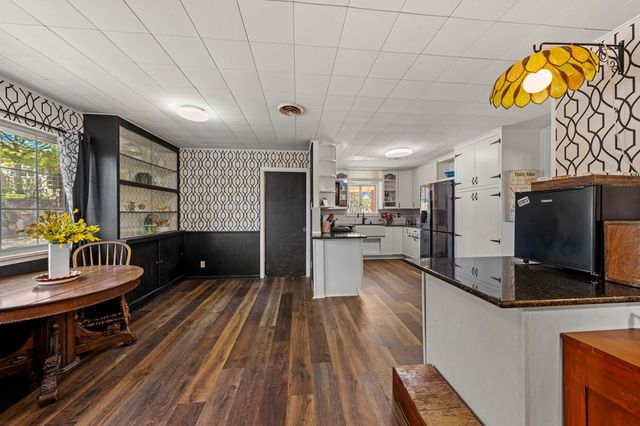 825 Golf St, Kerrville, TX 78028