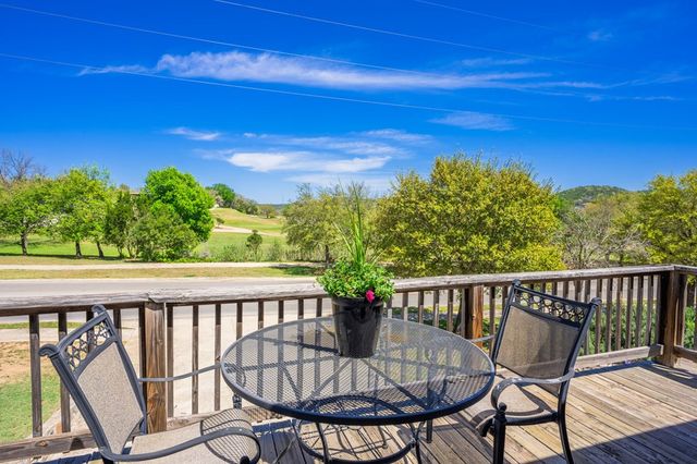 825 Golf St, Kerrville, TX 78028