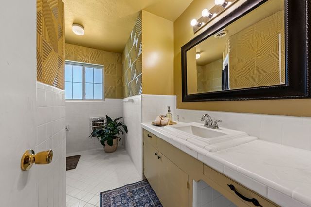 825 Golf St, Kerrville, TX 78028