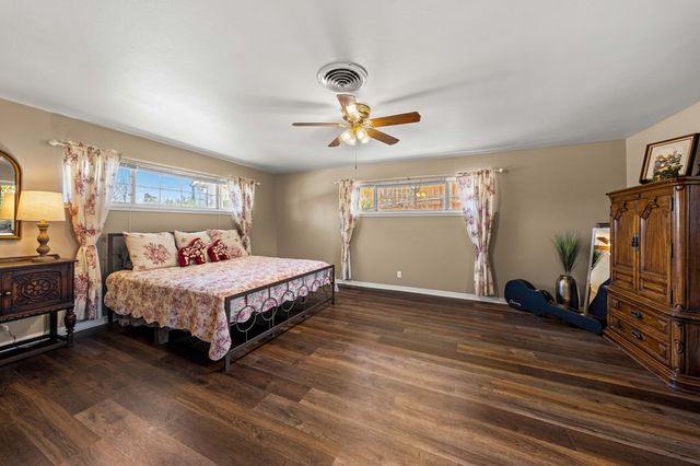 825 Golf St, Kerrville, TX 78028