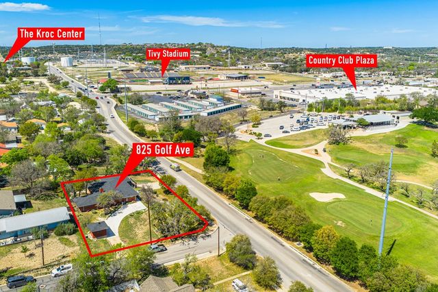 825 Golf St, Kerrville, TX 78028