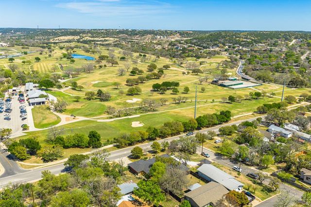 825 Golf St, Kerrville, TX 78028