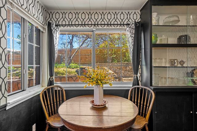 825 Golf St, Kerrville, TX 78028