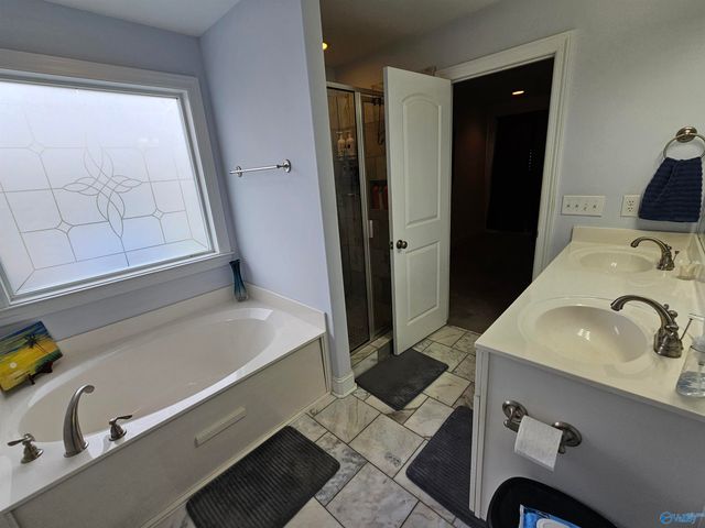 400 Dominion Drive SE, Hartselle, AL 35640