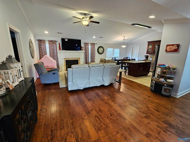 400 Dominion Drive SE, Hartselle, AL 35640
