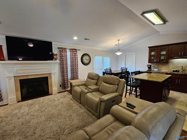 400 Dominion Drive SE, Hartselle, AL 35640