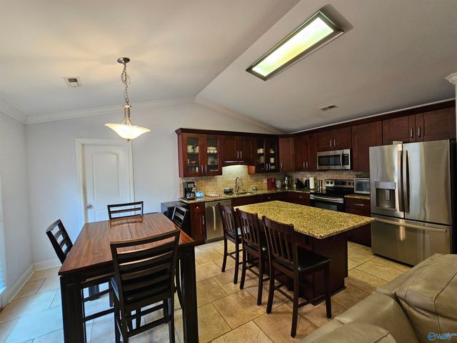 400 Dominion Drive SE, Hartselle, AL 35640