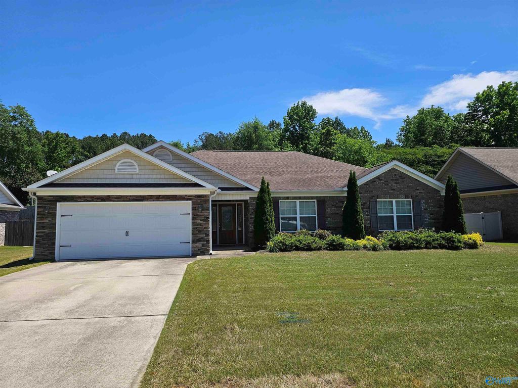 400 Dominion Drive SE, Hartselle, AL 35640