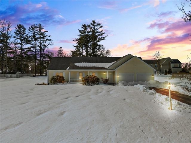 7 Maud Palmer Dr, Wareham, MA 02571