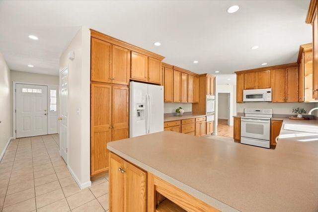 7 Maud Palmer Dr, Wareham, MA 02571