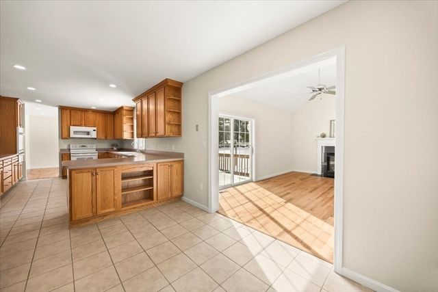 7 Maud Palmer Dr, Wareham, MA 02571