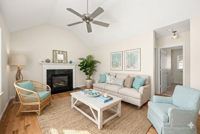 7 Maud Palmer Dr, Wareham, MA 02571