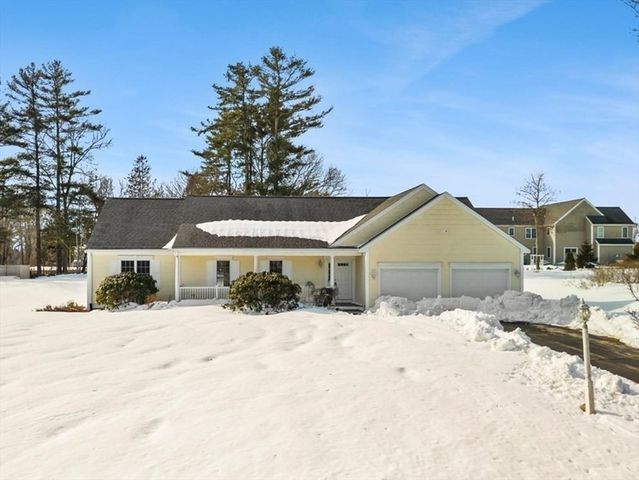 7 Maud Palmer Dr, Wareham, MA 02571