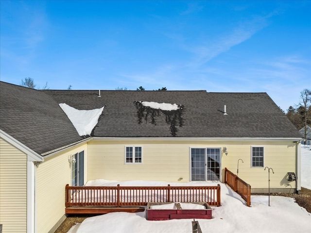 7 Maud Palmer Dr, Wareham, MA 02571