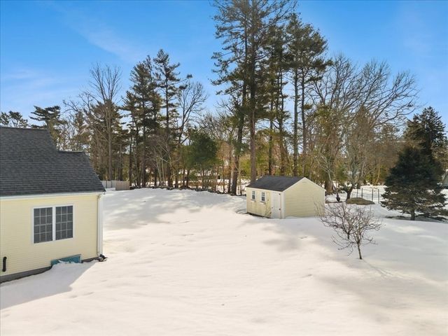 7 Maud Palmer Dr, Wareham, MA 02571