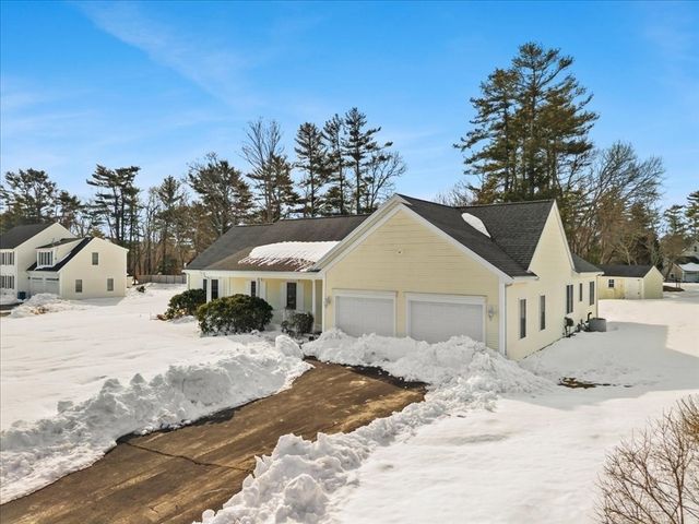 7 Maud Palmer Dr, Wareham, MA 02571