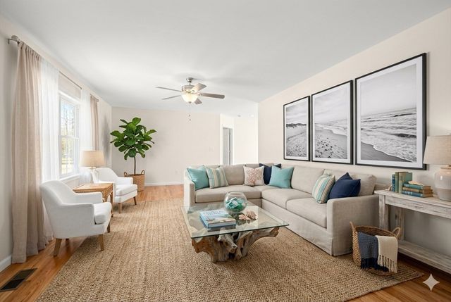 7 Maud Palmer Dr, Wareham, MA 02571