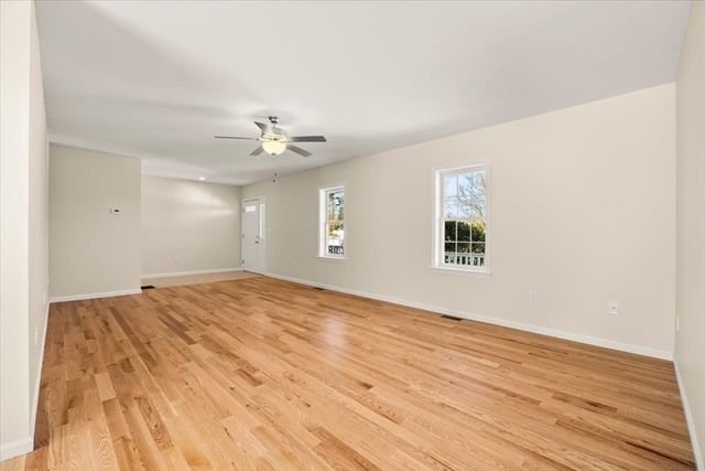 7 Maud Palmer Dr, Wareham, MA 02571