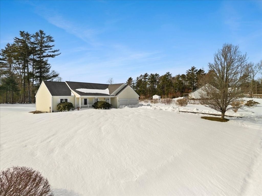 7 Maud Palmer Dr, Wareham, MA 02571