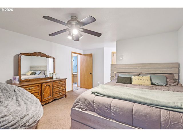 310 PACIFIC St, Columbia City, OR 97018