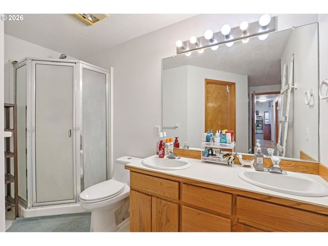 310 PACIFIC St, Columbia City, OR 97018