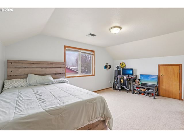 310 PACIFIC St, Columbia City, OR 97018