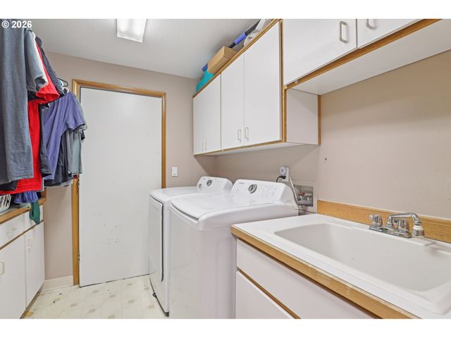 310 PACIFIC St, Columbia City, OR 97018