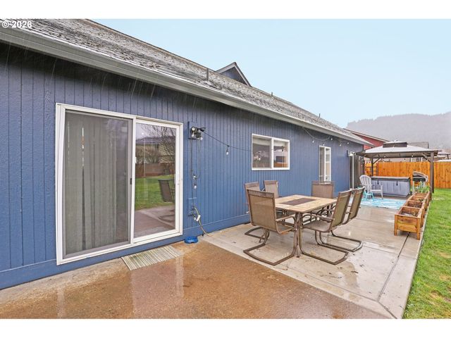 310 PACIFIC St, Columbia City, OR 97018