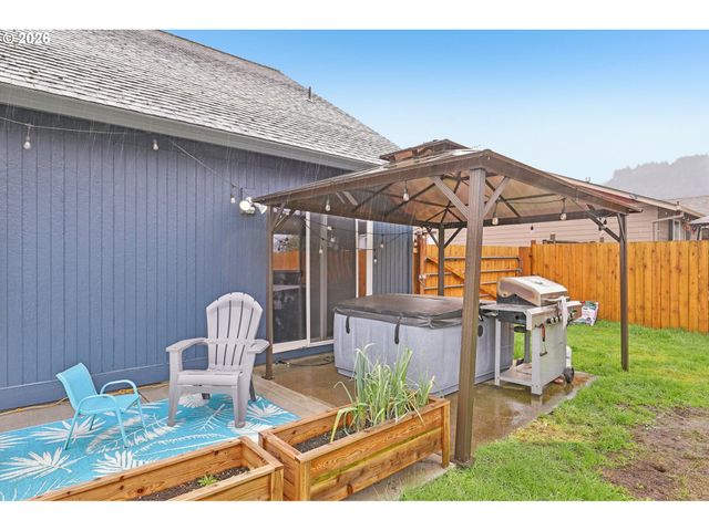 310 PACIFIC St, Columbia City, OR 97018