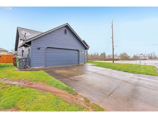 310 PACIFIC St, Columbia City, OR 97018