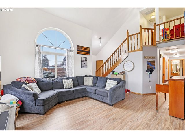 310 PACIFIC St, Columbia City, OR 97018