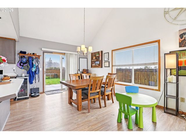 310 PACIFIC St, Columbia City, OR 97018