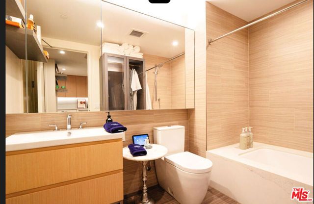 877 Francisco Street 1115, Los Angeles, CA 90017