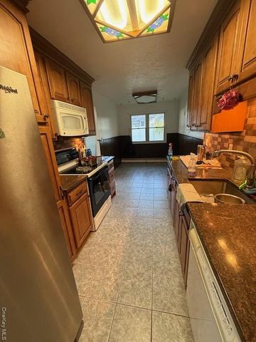 20 Stratler Drive, Shirley, NY 11967