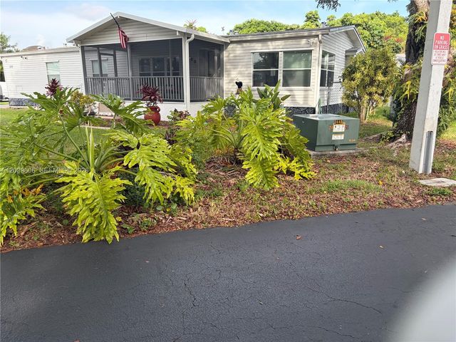 35303 SW 180th Ave 321-322, Homestead, FL 33034