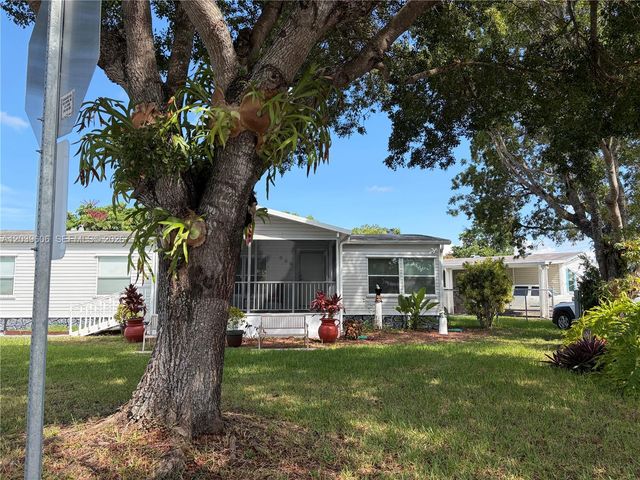 35303 SW 180th Ave 321-322, Homestead, FL 33034