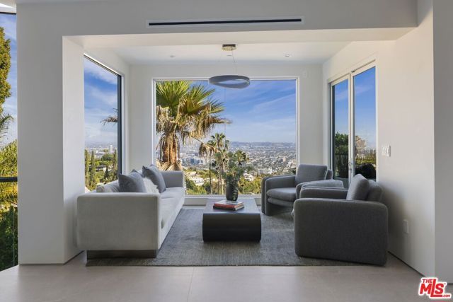 9270 Kinglet Drive, West Hollywood, CA 90069
