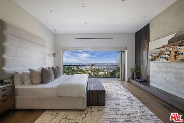 9270 Kinglet Drive, West Hollywood, CA 90069