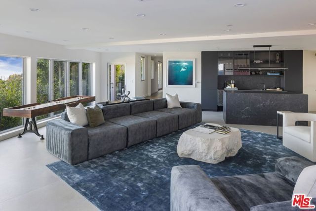 9270 Kinglet Drive, West Hollywood, CA 90069