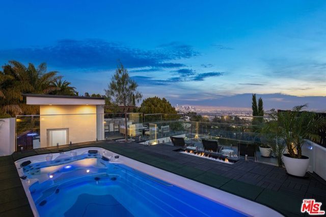 9270 Kinglet Drive, West Hollywood, CA 90069