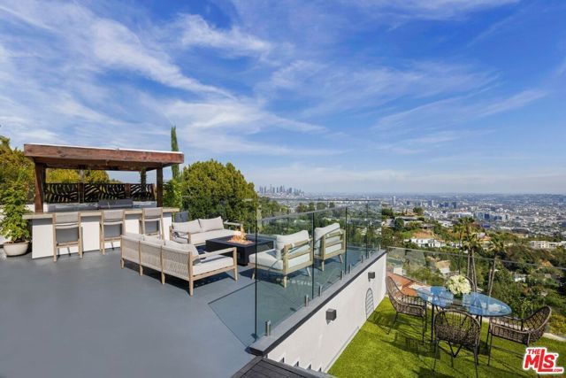 9270 Kinglet Drive, West Hollywood, CA 90069
