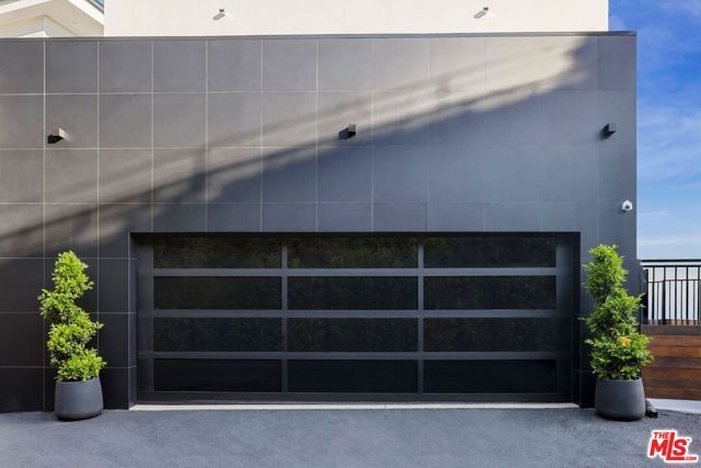 9270 Kinglet Drive, West Hollywood, CA 90069