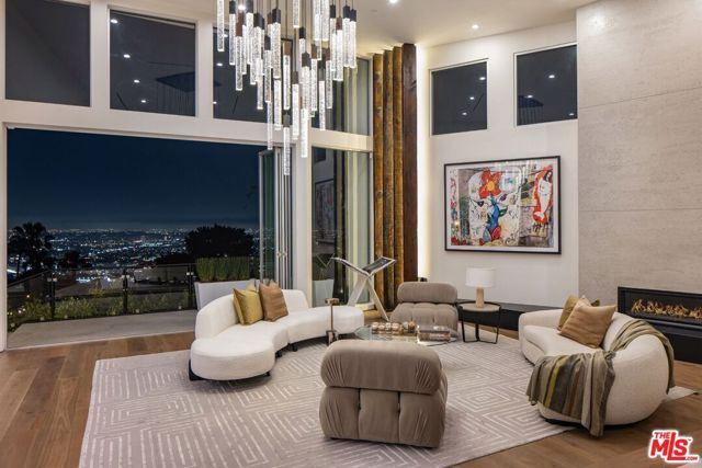 9270 Kinglet Drive, West Hollywood, CA 90069