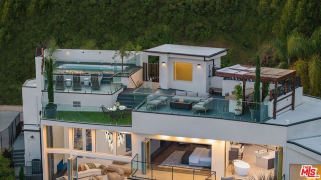 9270 Kinglet Drive, West Hollywood, CA 90069