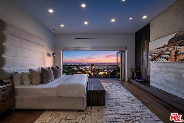 9270 Kinglet Drive, West Hollywood, CA 90069