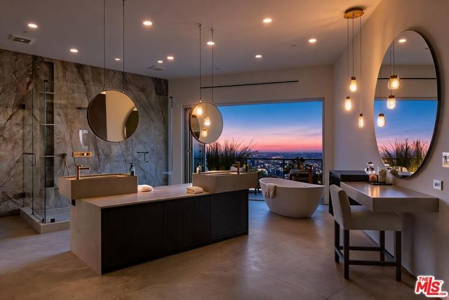 9270 Kinglet Drive, West Hollywood, CA 90069
